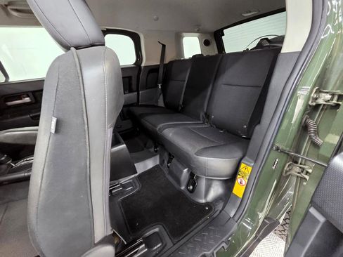 Used 2013 Toyota FJ Cruiser 4WD image 39