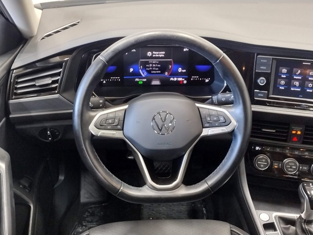 Certified 2023 Volkswagen Jetta SE w/ Panoramic Sunroof Package FWD image 32