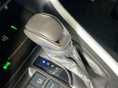 Used 2022 Toyota RAV4 LE FWD image 23