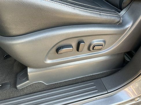 Used 2019 Nissan Titan SL w/ Midnight Edition AWD/4WD image 17