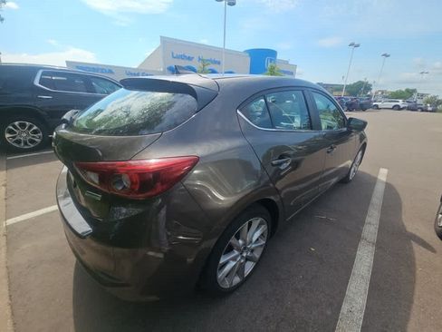 Used 2017 MAZDA MAZDA3 Grand Touring w/ Premium Equipment Package FWD image 4
