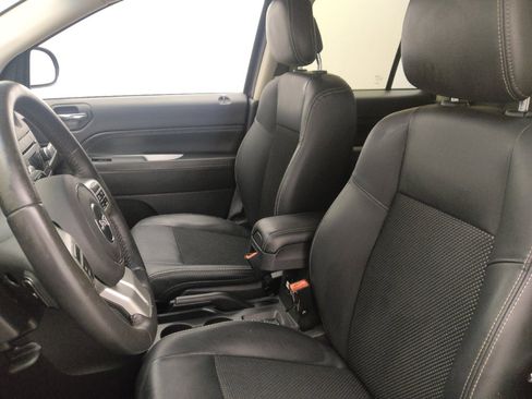 Used 2016 Jeep Compass Latitude image 17