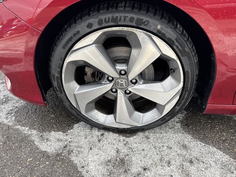 Used 2018 Honda Accord Touring image 9