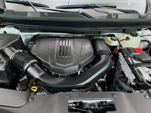 Used 2024 Chevrolet Traverse RS FWD image 35