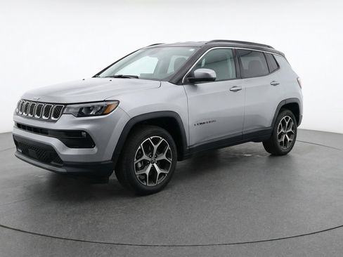 Used 2025 Jeep Compass Limited AWD/4WD image 3