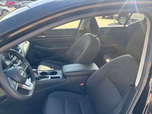 Used 2025 Nissan Altima 2.5 SV FWD image 35