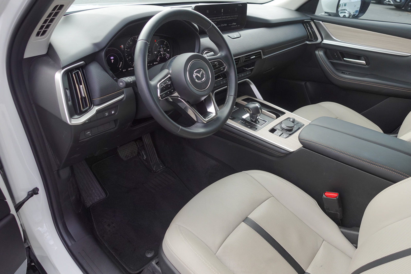 Used 2024 MAZDA CX-90 Plug-In Hybrid w/ Preferred AWD/4WD image 12