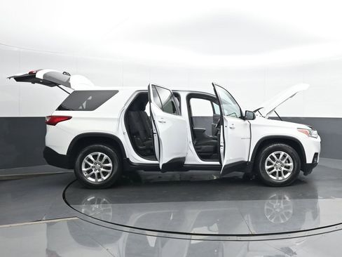 Used 2021 Chevrolet Traverse LS image 26