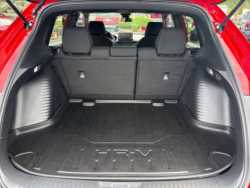 Certified 2025 Honda HR-V Sport image 40