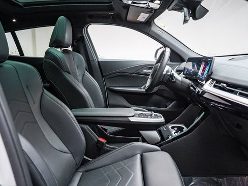 Certified 2025 BMW X2 xDrive28i AWD/4WD image 18