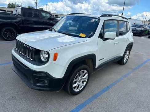 Used 2018 Jeep Renegade Latitude AWD/4WD image 2
