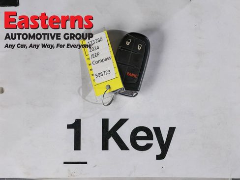 Used 2024 Jeep Compass Latitude AWD/4WD image 6
