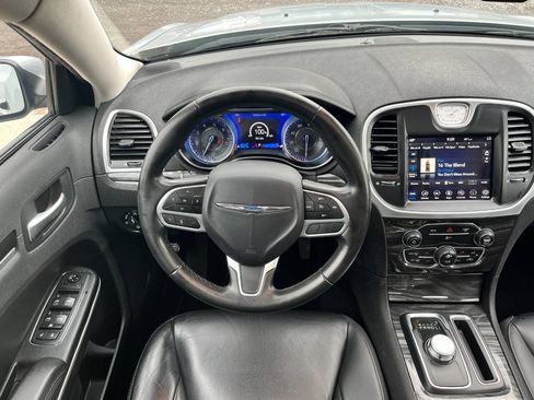 Used 2020 Chrysler 300 Touring L w/ Value Package AWD/4WD image 40