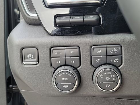 Used 2025 Chevrolet Silverado 1500 High Country w/ High Country Premium Package image 21