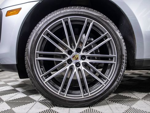 Used 2024 Porsche Macan AWD/4WD image 45