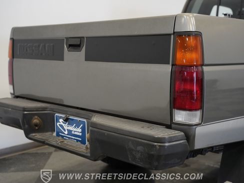 Used 1989 Nissan Pickup 4x4 King Cab V6 image 31