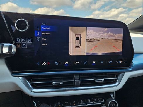 Used 2025 Chevrolet Equinox EV LT image 12