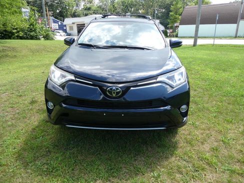 Used 2018 Toyota RAV4 XLE image 2