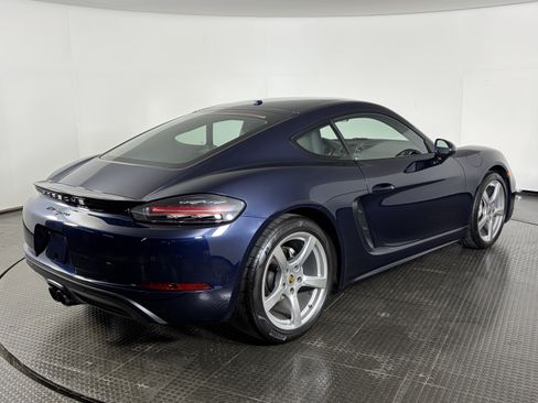 Used 2018 Porsche 718 Cayman RWD image 5