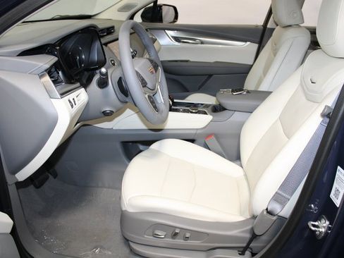 New 2025 Cadillac XT5 Premium Luxury image 5