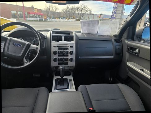 Used 2011 Ford Escape XLT image 9