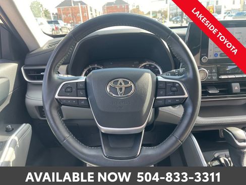 Used 2023 Toyota Highlander LE image 24