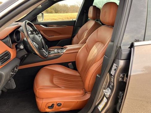 Used 2017 Maserati Levante w/ Luxury Package image 23