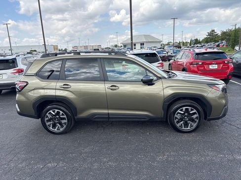 Certified 2025 Subaru Forester Premium AWD/4WD image 2