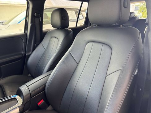 Used 2025 Mercedes-Benz GLB 250 image 39