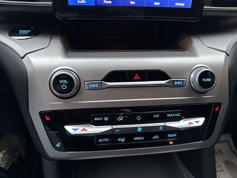 Used 2022 Ford Explorer XLT w/ Equipment Group 202A image 61