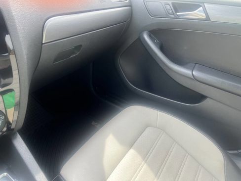 Used 2016 Volkswagen Jetta Sport image 10