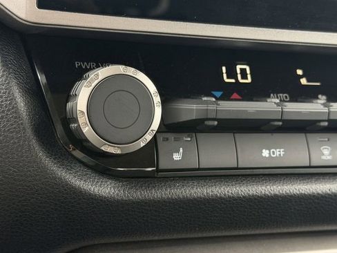 Used 2022 Toyota Tundra SR5 w/ SR5 Premium Package AWD/4WD image 22