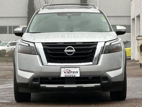 Used 2025 Nissan Pathfinder SL w/ SL Premium Package AWD/4WD image 6