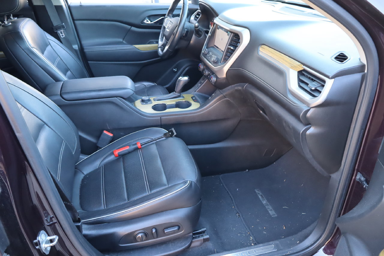 Used 2017 GMC Acadia Denali w/ Technology Package FWD image 18