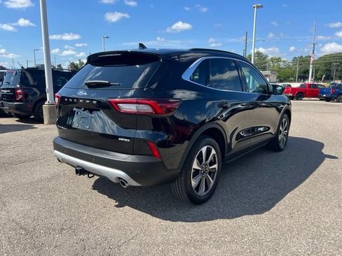 Certified 2024 Ford Escape Platinum w/ Premium Technology Package AWD/4WD image 2