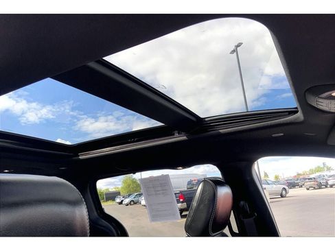 Used 2025 Chrysler Pacifica Limited FWD image 24