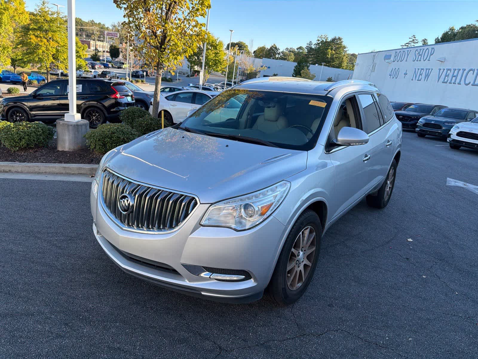 Used 2017 Buick Enclave Leather FWD image 3