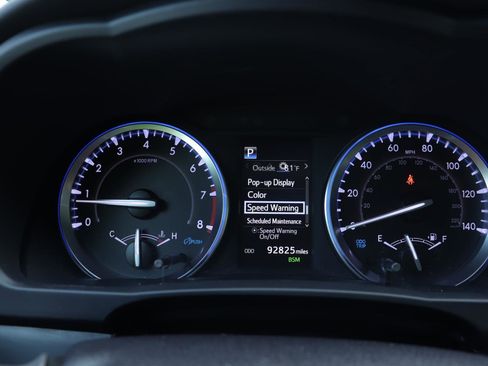 Used 2019 Toyota Highlander SE FWD image 29