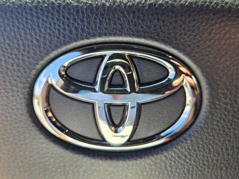 Used 2025 Toyota Sequoia Platinum AWD/4WD image 33