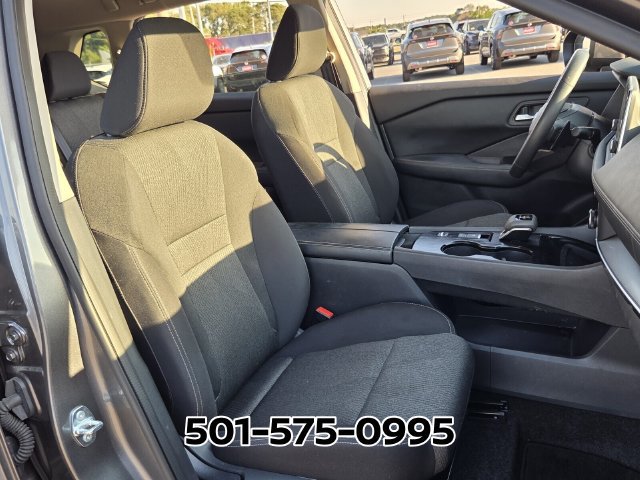 Used 2025 Nissan Rogue SV FWD image 18