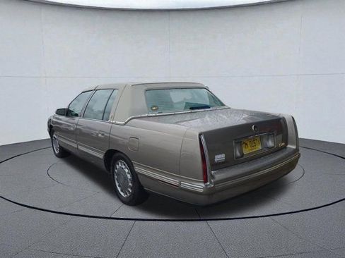 Used 1999 Cadillac De Ville w/ Comfort/Convenience Pkg image 3