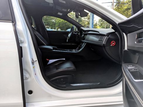 Used 2016 Jaguar XF R-Sport image 35