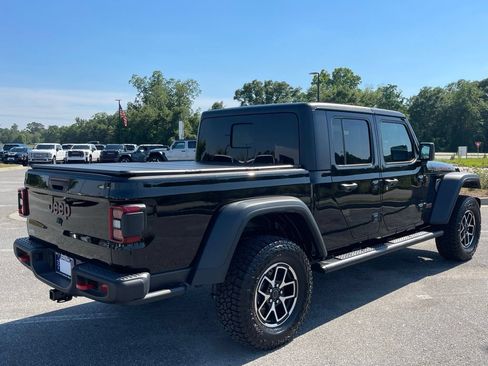 Certified 2025 Jeep Gladiator Rubicon w/ Convenience Group AWD/4WD image 21