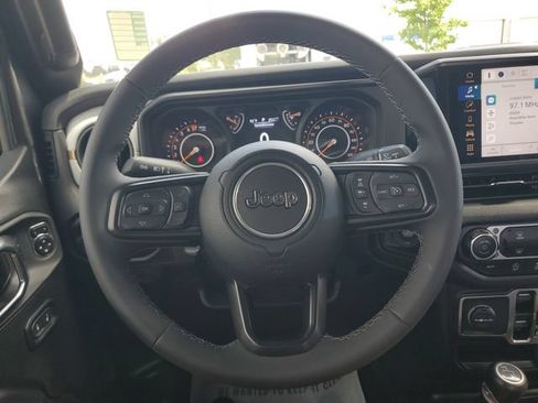 Certified 2025 Jeep Gladiator Sport AWD/4WD image 30