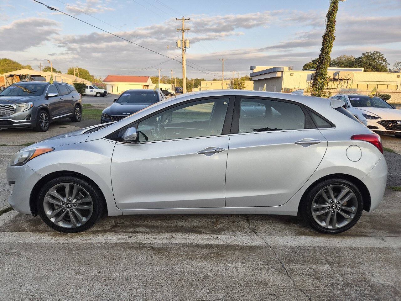 Used 2016 Hyundai Elantra GT w/ Option Group 02 FWD image 2