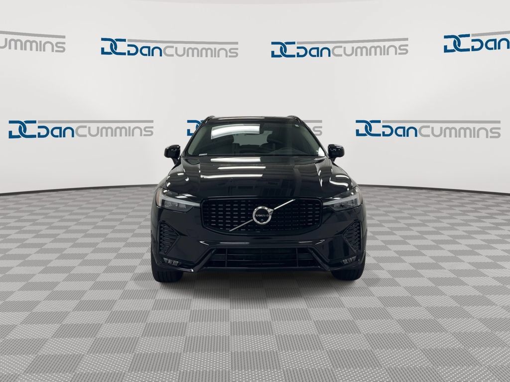 Used 2023 Volvo XC60 B5 Plus AWD/4WD image 3