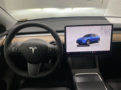 Used 2023 Tesla Model Y AWD image 31
