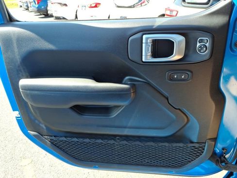 Used 2025 Jeep Wrangler Unlimited Rubicon AWD/4WD image 19