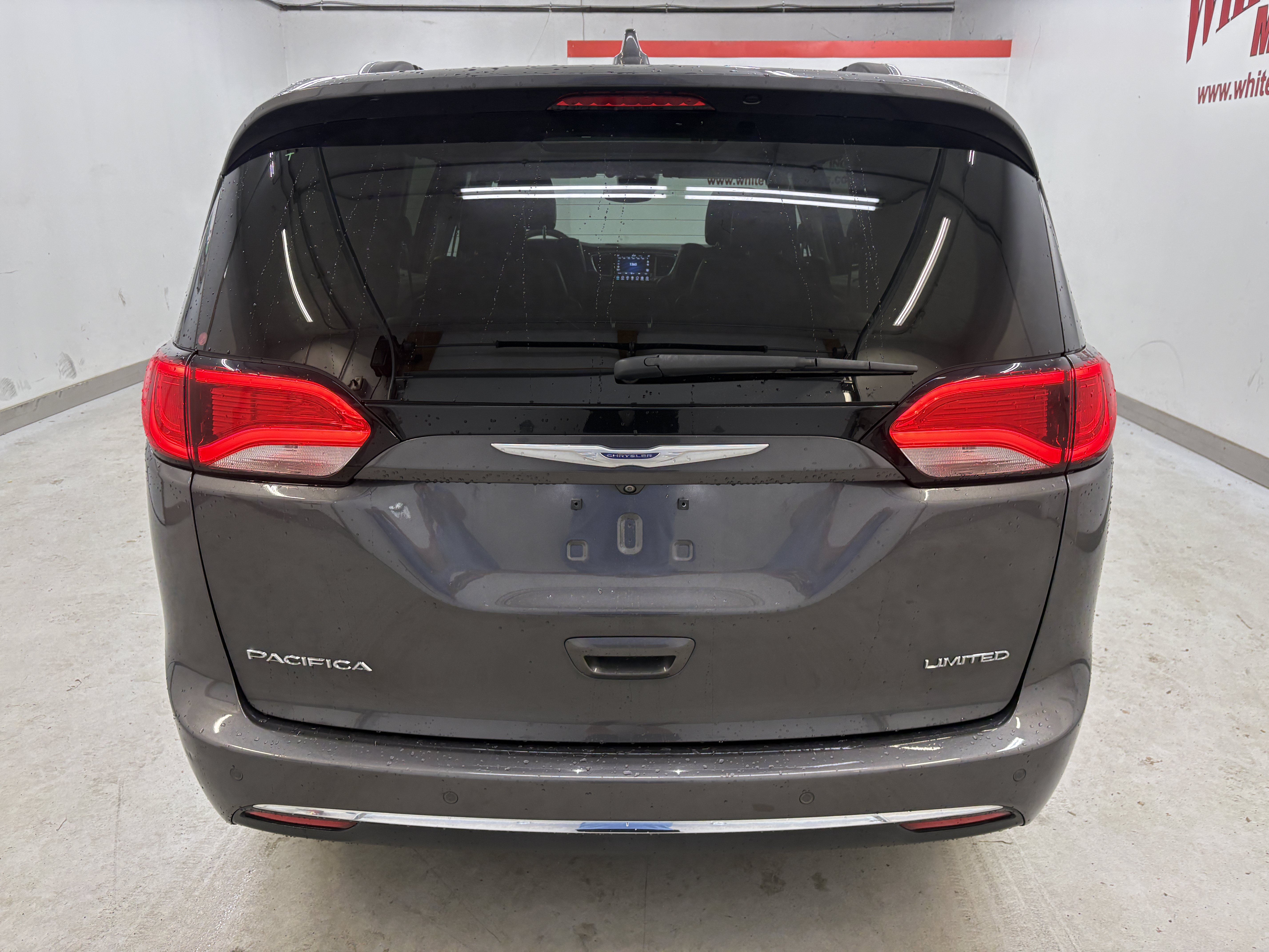 Used 2020 Chrysler Pacifica Limited w/ Advanced Safetytec Group FWD image 3