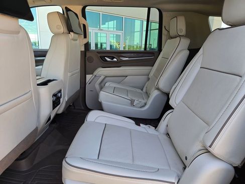 Used 2021 GMC Yukon XL Denali image 16